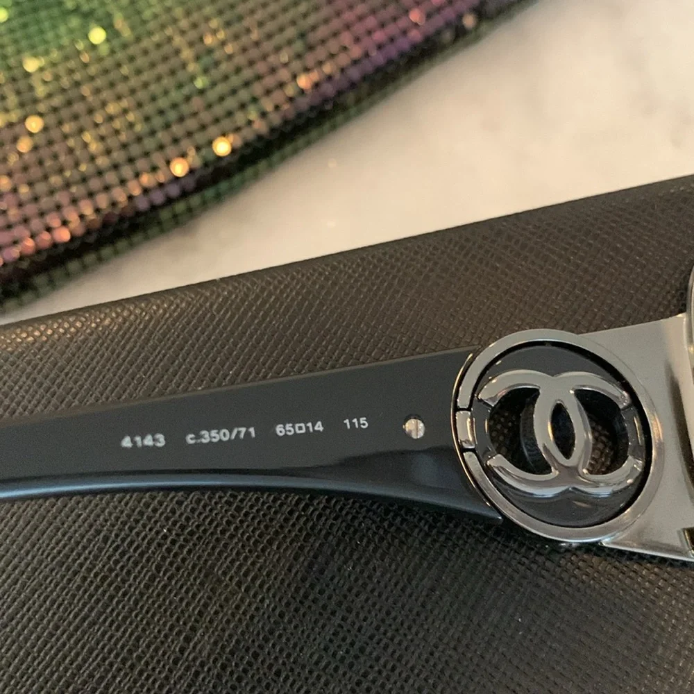 Chanel sunglasses . - Picture 4 of 11